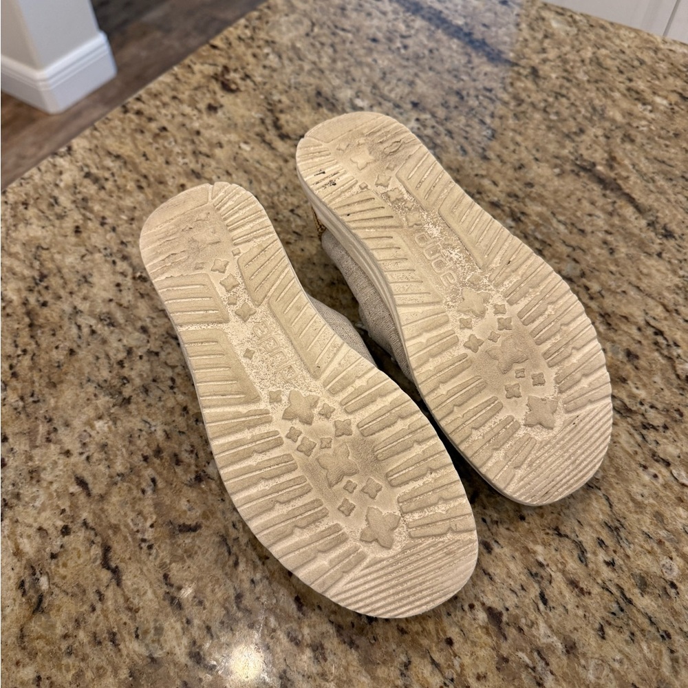Hey Dude Women’s Beige and Brown Loafers - Picture 5 of 5